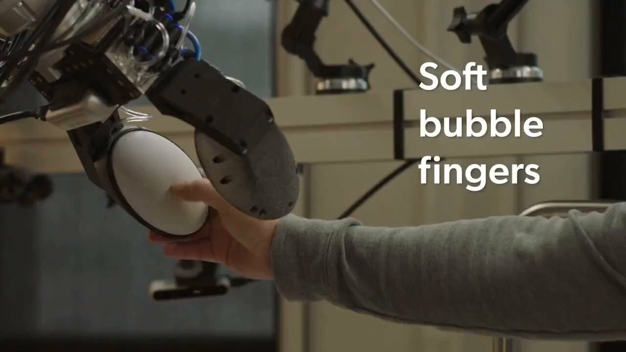 #Robotic Hand with Soft Bubble Gripper via @Hana_ElSayyed #AI #ArtificialIntelligence #MI #Innovation #Futureofwork #EmergingTech #Tech #Technology #TechForGood cc: @heinzvhoenen @dirkschaar @space_mog https://t.co/vbMlMVSwsl