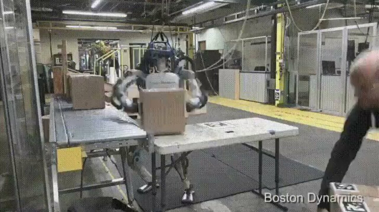 The future of #Warehouse #Automation by @BostonDynamics #AI #ArtificialIntelligence #MI #Innovation #FutureOfWork #EmergingTech #Robotics cc: @terenceleungsf @wil_bielert @ronald_vanloon https://t.co/Xpa0sjvz40