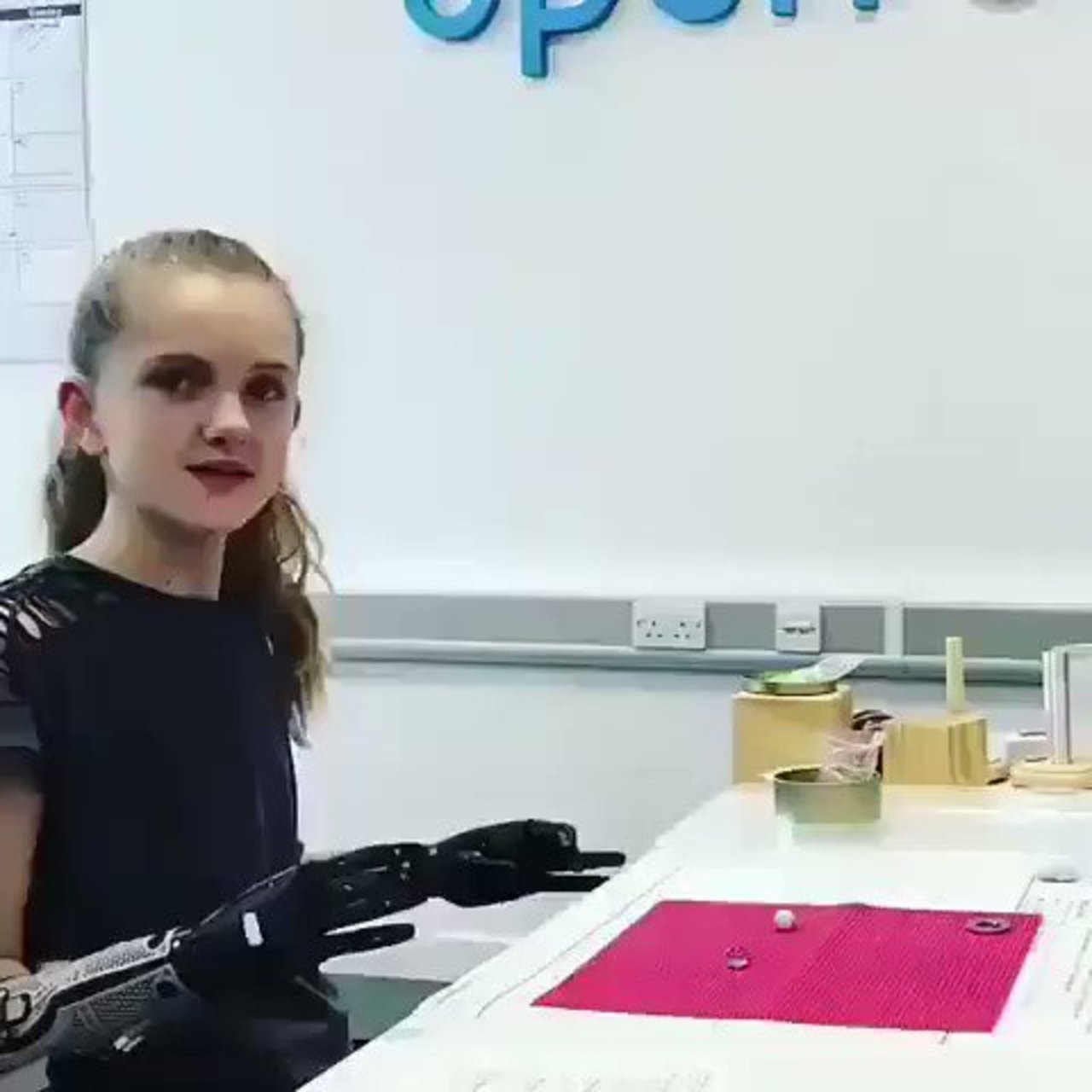 "These hands are going to change my life", Tilly lost her arms as a baby and she has two hero arms. By @openbionics  #Robotics #Innovation #Healthtech #ArtificialIntelligence #Engineering #MachineLearning #IoT  Cc: @GlenGilmore @IrmaRaste @evankirstel @techpearce2 @mvollmer1 https://t.co/diZJCmyesf