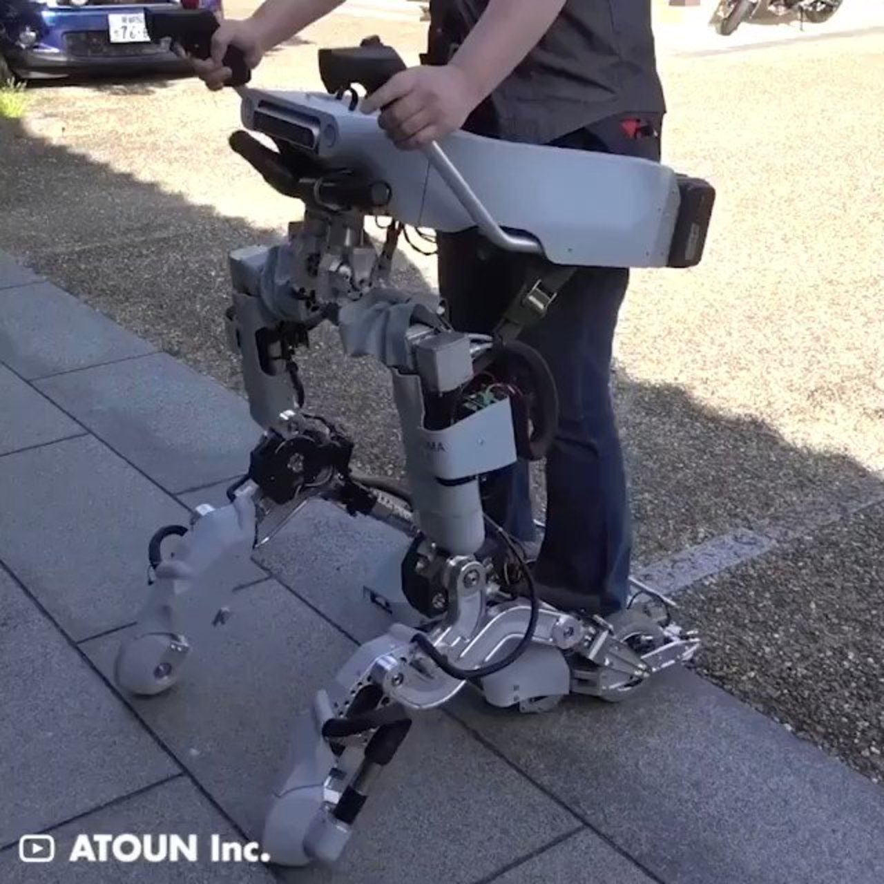 This powered #exoskeleton allows you to go up and down while carrying heavy objects. By @gigadgets_ #HealthTech #TechForGood #IoT #Socialmedia #innovation Cc @kalydeoo @KanezaDiane @CurieuxExplorer @enilev @gvalan @labordeolivier @JBarbosaPR @diioannid @IrmaRaste @AshokNellikar https://t.co/aY7FVcuOLC