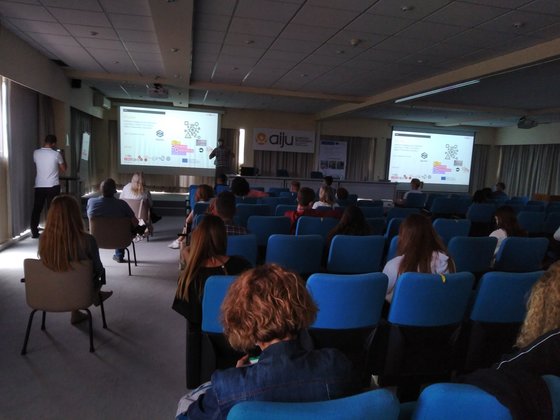 #Edu4AI Project presentation in the dissemination sessions that @AIJU_Tecnologi is organizing to different schools in Europe. https://edu4ai.eu #ArtificialIntelligence #MachineLearning  @EUErasmusPlus @fmdigitale @_in2t @EdumotivaLab @santrocalcoi https://t.co/GG2QjGleZG