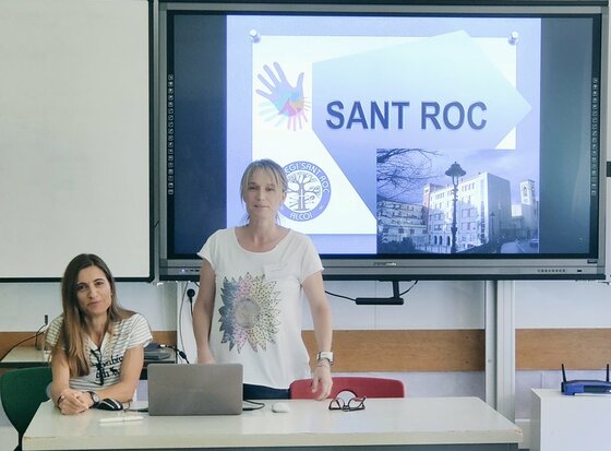 Teachers from @santrocalcoi present their experience in #EDU4AI with the different #AI projects implemented in recent months.@_in2t @EdumotivaLab @hicoo42 @AnnaledaM @d_alimisis @Erasmus_Project #innovationineducation https://t.co/Mi4CDB20Oy
